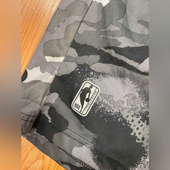 Men’s NBA Athletic Gray  Camo Shorts Size Medium - Picture 3 of 5